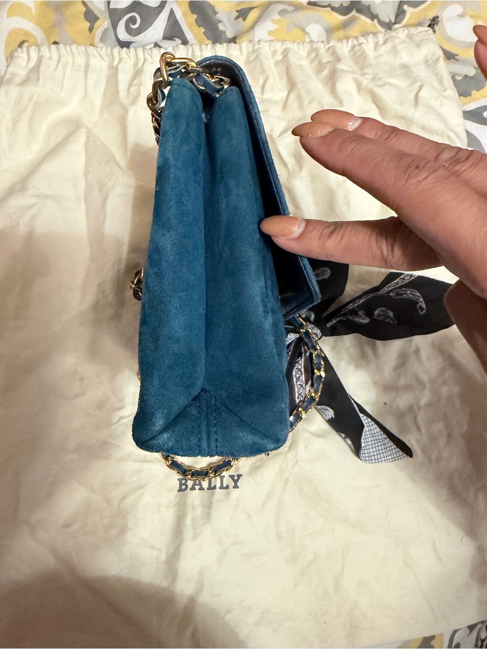 Vintage Bally Blue Suede Shoulder Bag Italy Gold Chain Crossbody Purse - Picture 13 of 15